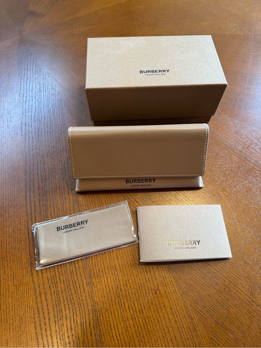 Burberry Glasses Case and box in Beige and Cream